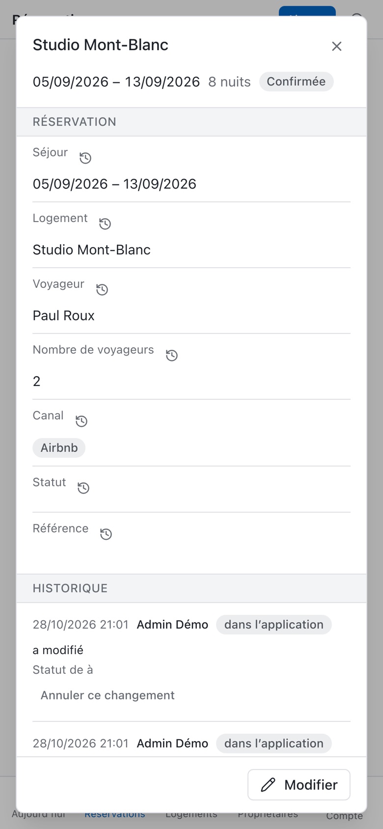 Une réservation ouverte sur un téléphone.